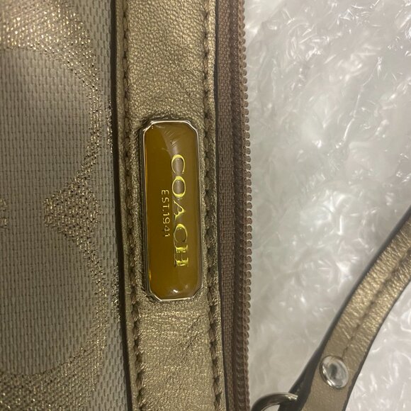Coach Hand Clutch  - Brand New - Picture 5 of 5